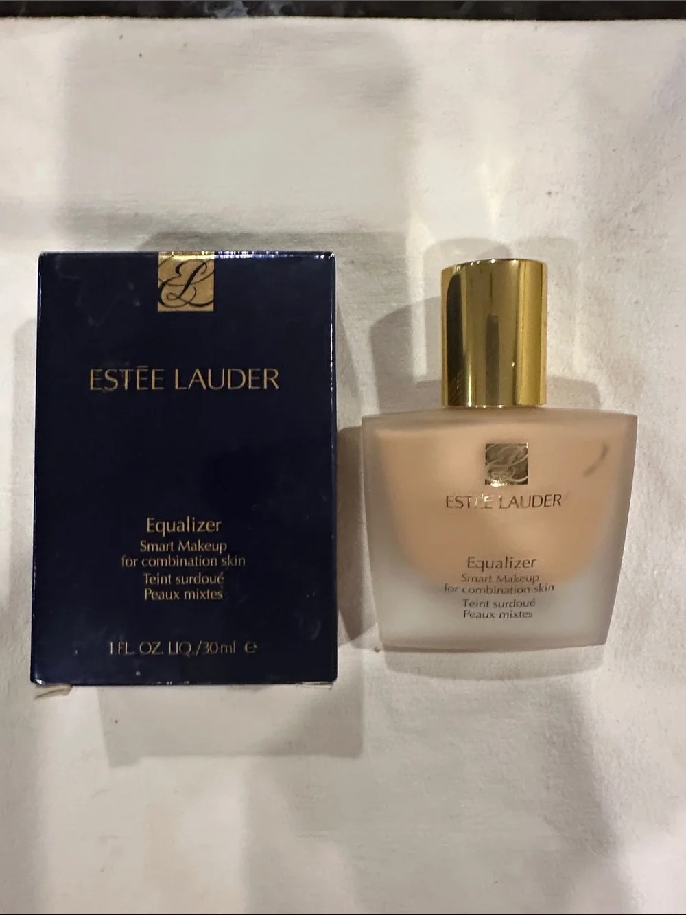 Estee Lauder Equalizer Smart makeup foundation